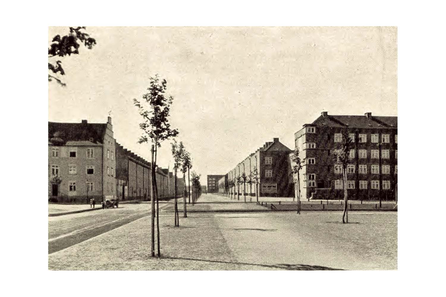 Instytut Langfuhr – Widok na ul. Kościuszki z rejonu skrzyżowania z al. Legionów (1925-1929) Źródło: Fotopolska